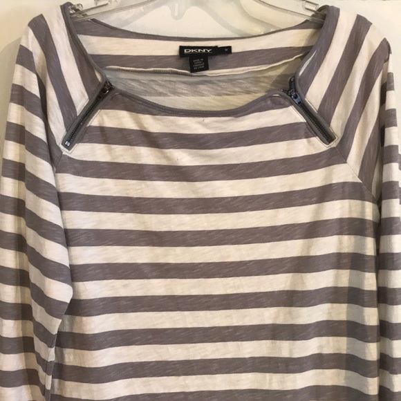 DKNY worn 2x shrank in wash! 💯 cotton fits like a size S beautiful soft fabric - Picture 1 of 7
